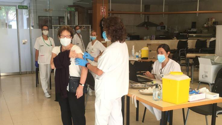 Reportaje vacunación gripe Centro de Mayores