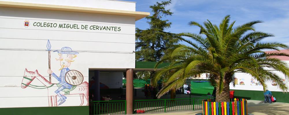 Fachada exterior del Colegio Miguel de Cervantes de Ronda