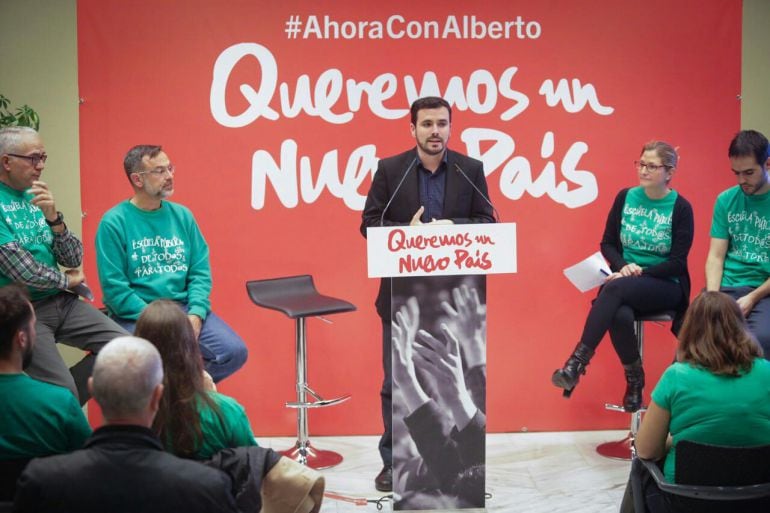 El líder de Izquierda Unida, Alberto Garzón, anuncia las propuestas educativas de su formación.