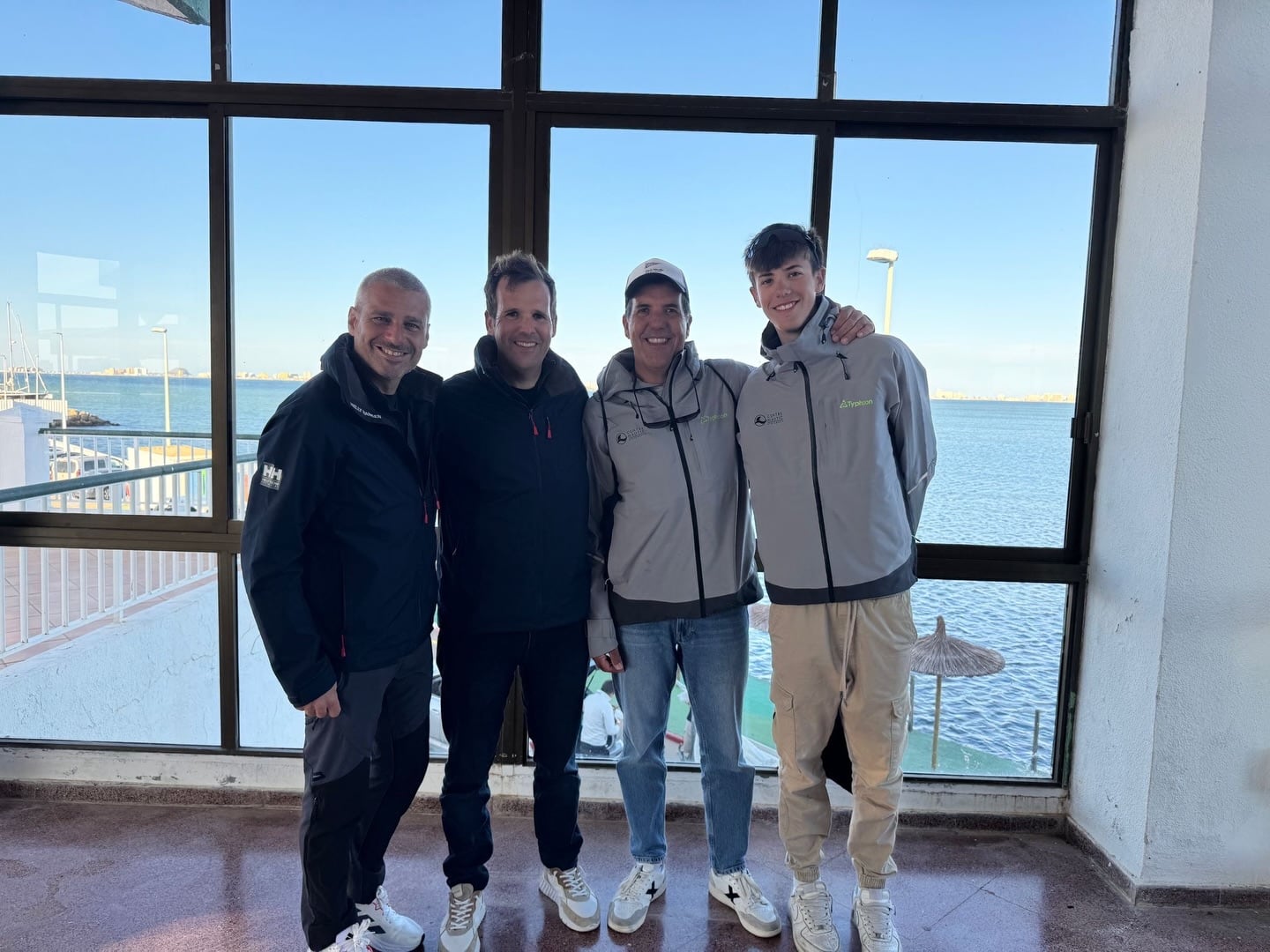 Les dues tripulacions del CN Ciutadella de la classe Snipe.