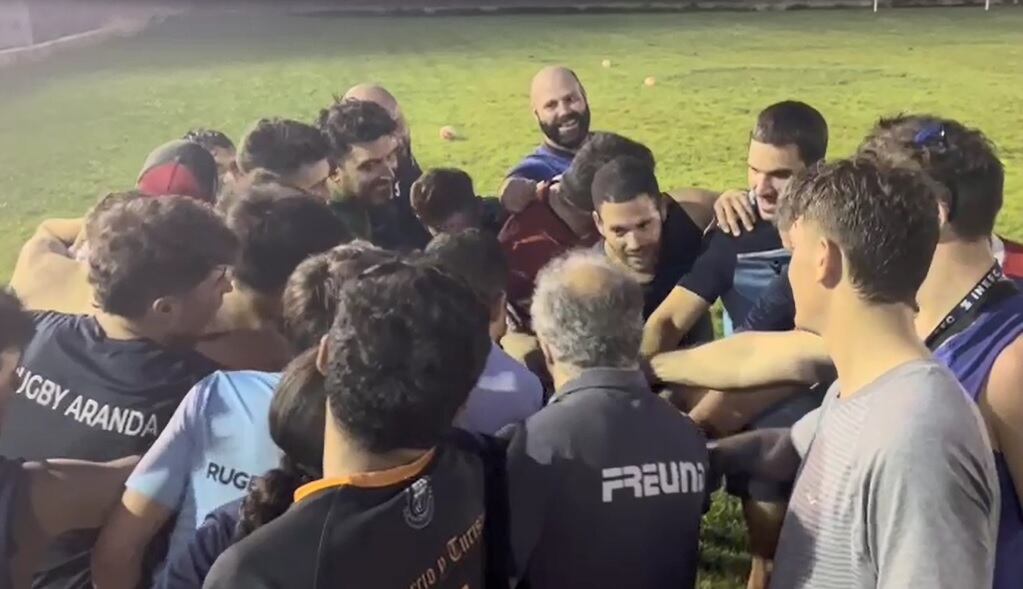 El plantel de la celeste y vino durante su primera sesión de trabajo de la pretemporda