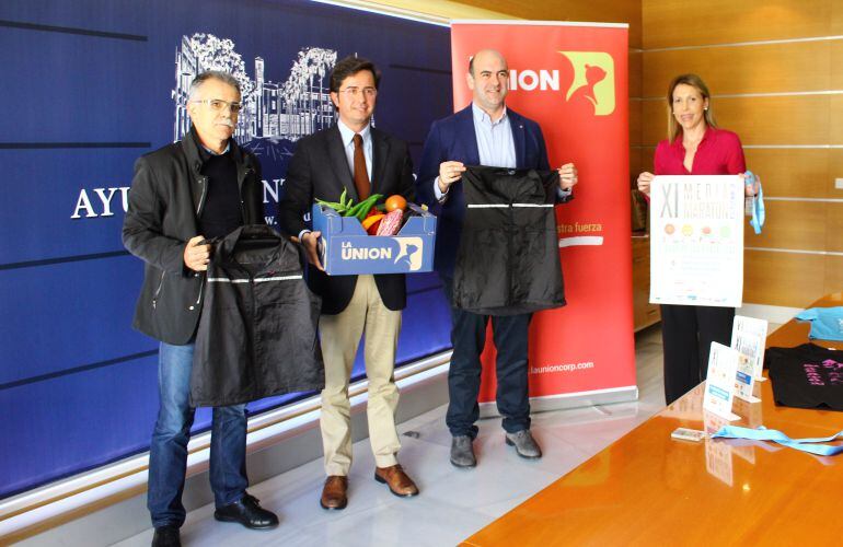 Francisco Góngora presentando la gran carrera.