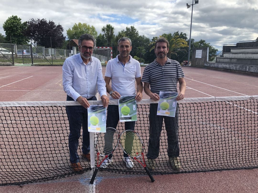 Para el presidente de la federación gallega de tenis, Xosé Mosquera,este torneo es una apuesta por extender este deporte a concellos del rural gallego