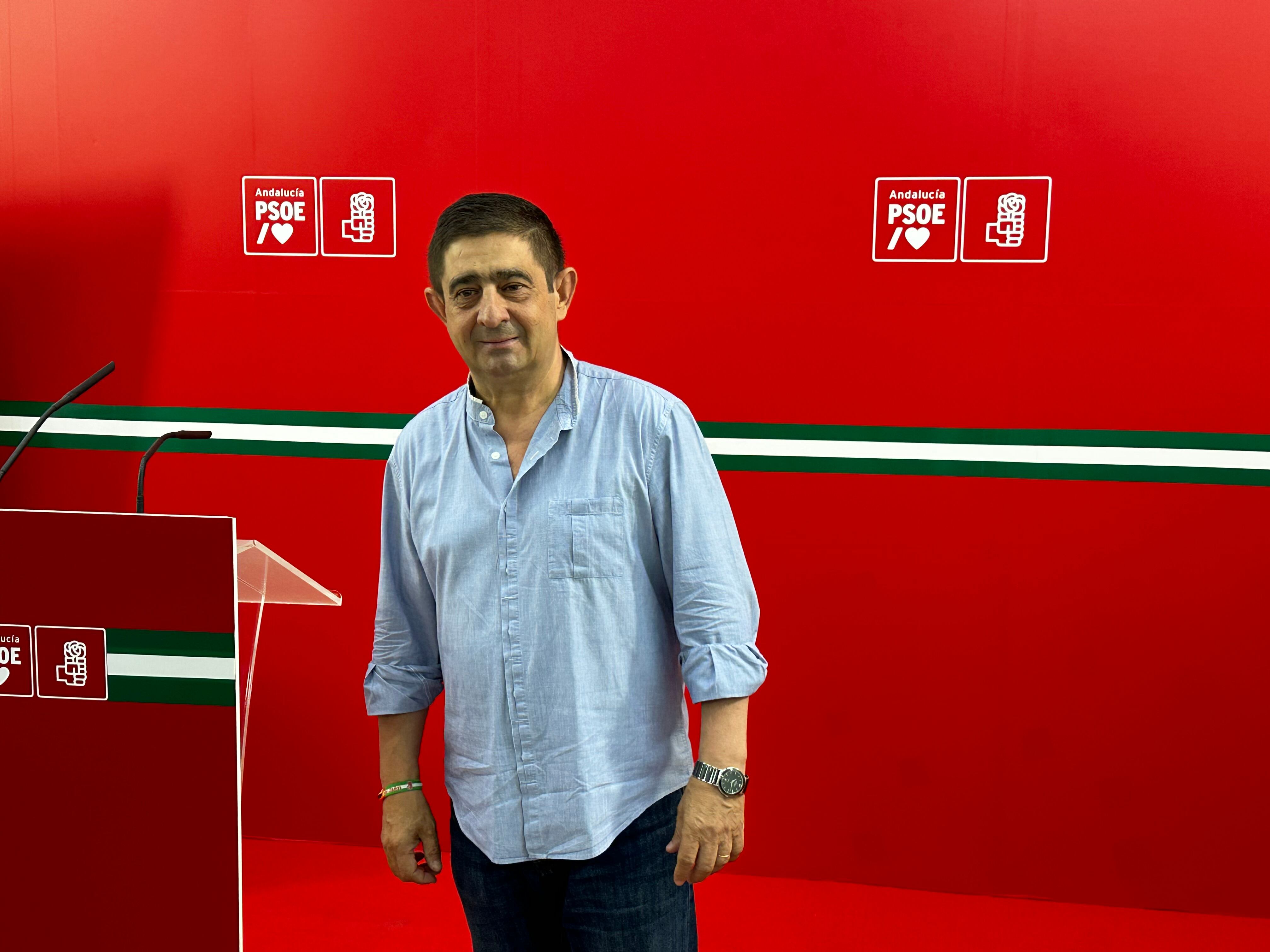 Francisco Reyes en la sede provincial del PSOE.