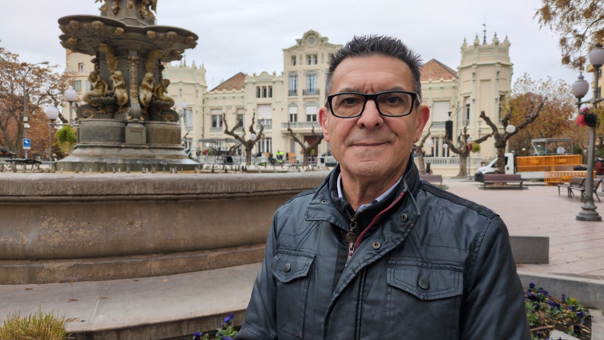 Es un militar retirado y coordinador de esta formación política en el partido judicial de Fraga desde 2023.