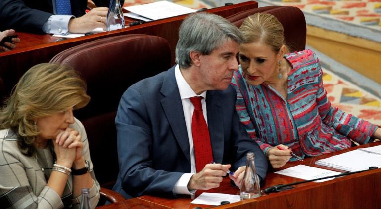 Ángel Garrido y Cristina Cifuentes en la Asamblea el pasado 4 de abril. 