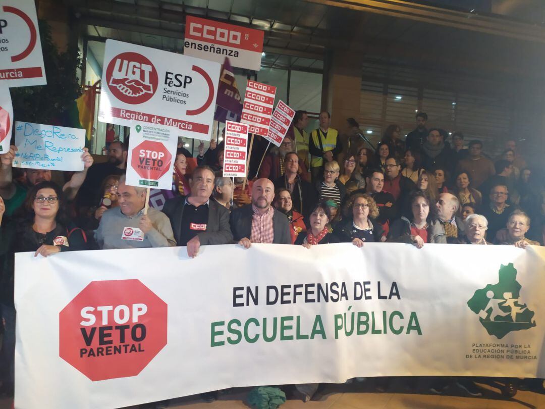 Protesta contra el veto parental frente a la consejería de Educación y Cultura del gobierno murciano