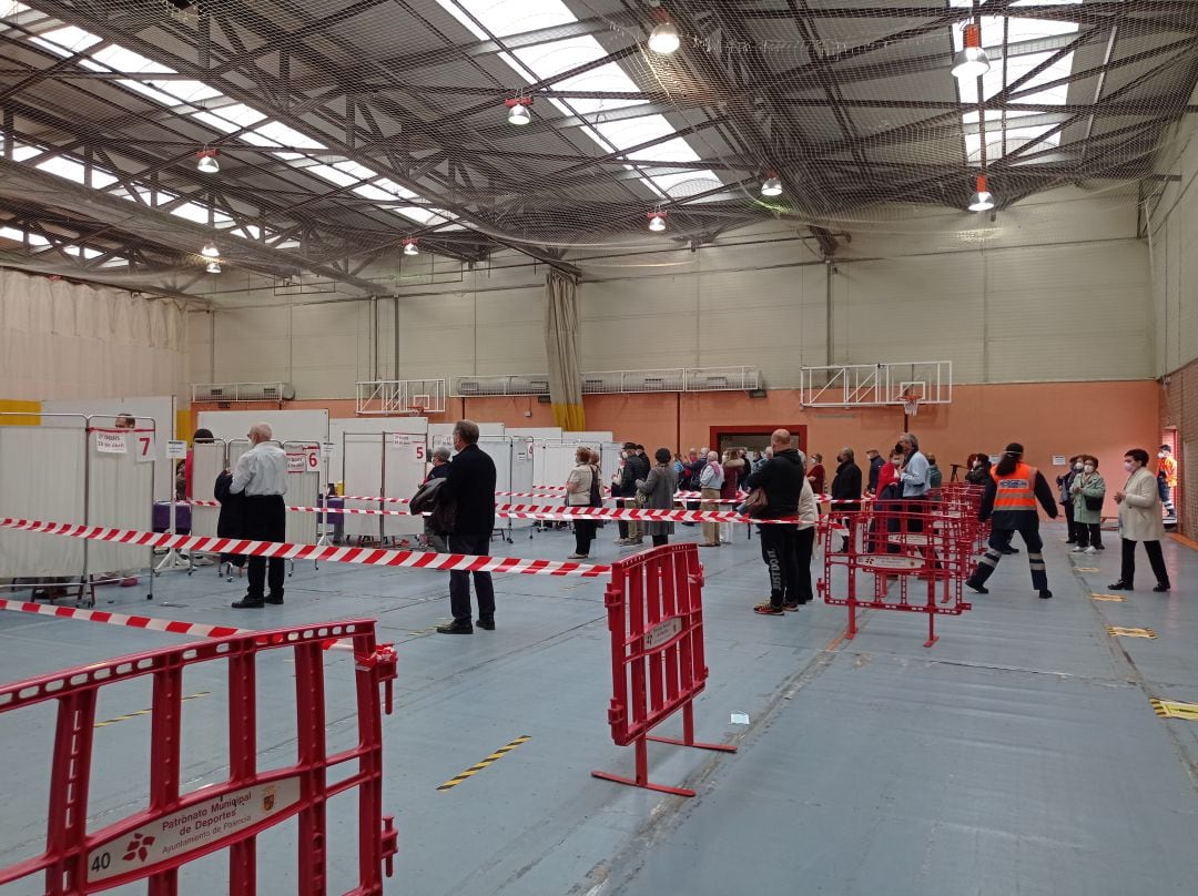 Prosiguen los contagios pero también las vacunaciones