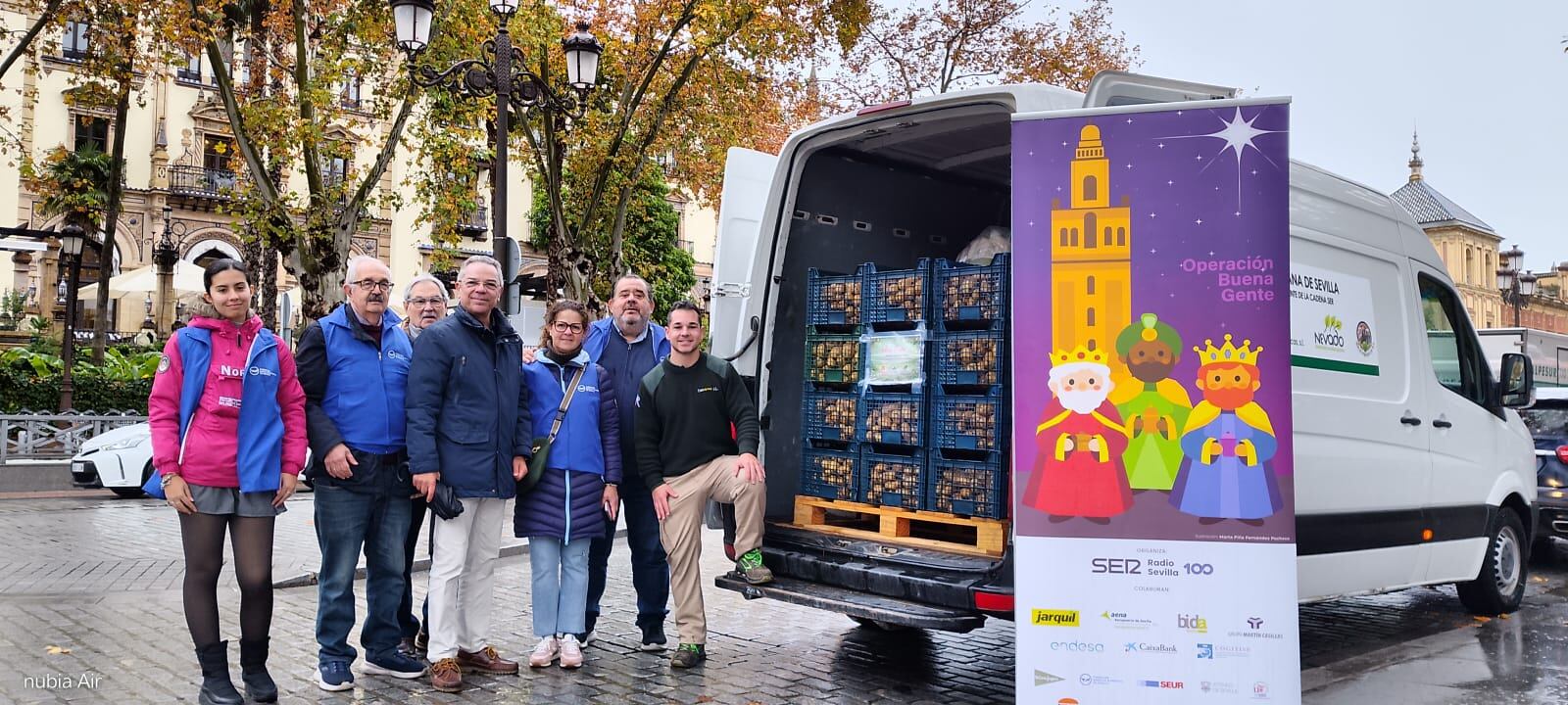 Operación Buena Gente en el Metrocentro con los voluntarios del Banco de Alimentos