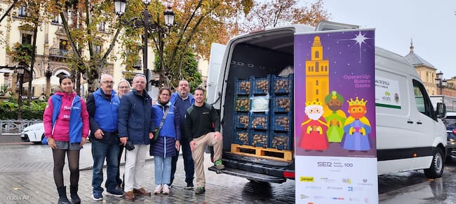 Operación Buena Gente en el Metrocentro con los voluntarios del Banco de Alimentos