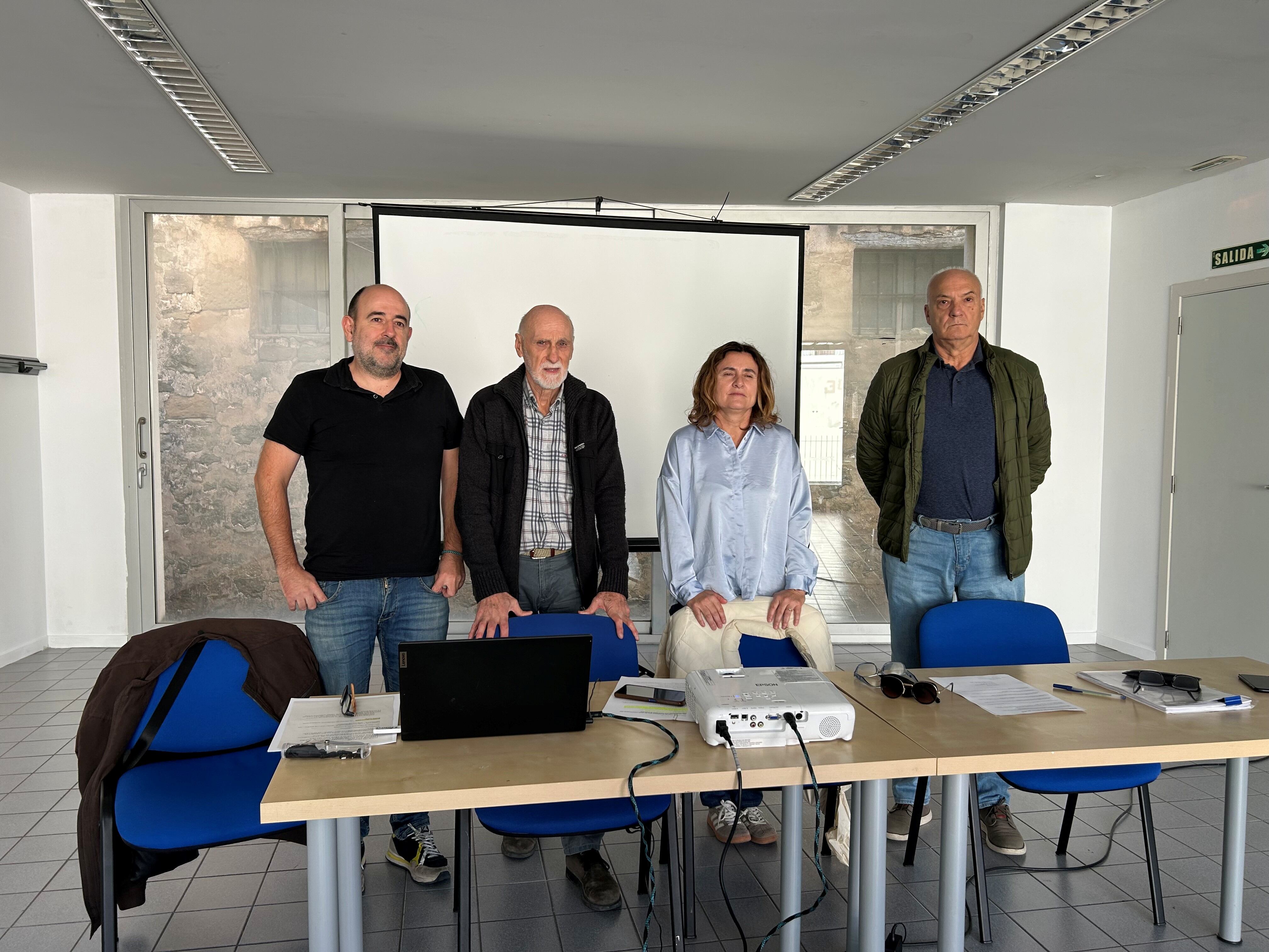 El teniente de alcalde de Tafalla, Gontzal Ibarrola y representantes de la asociación Berdesia