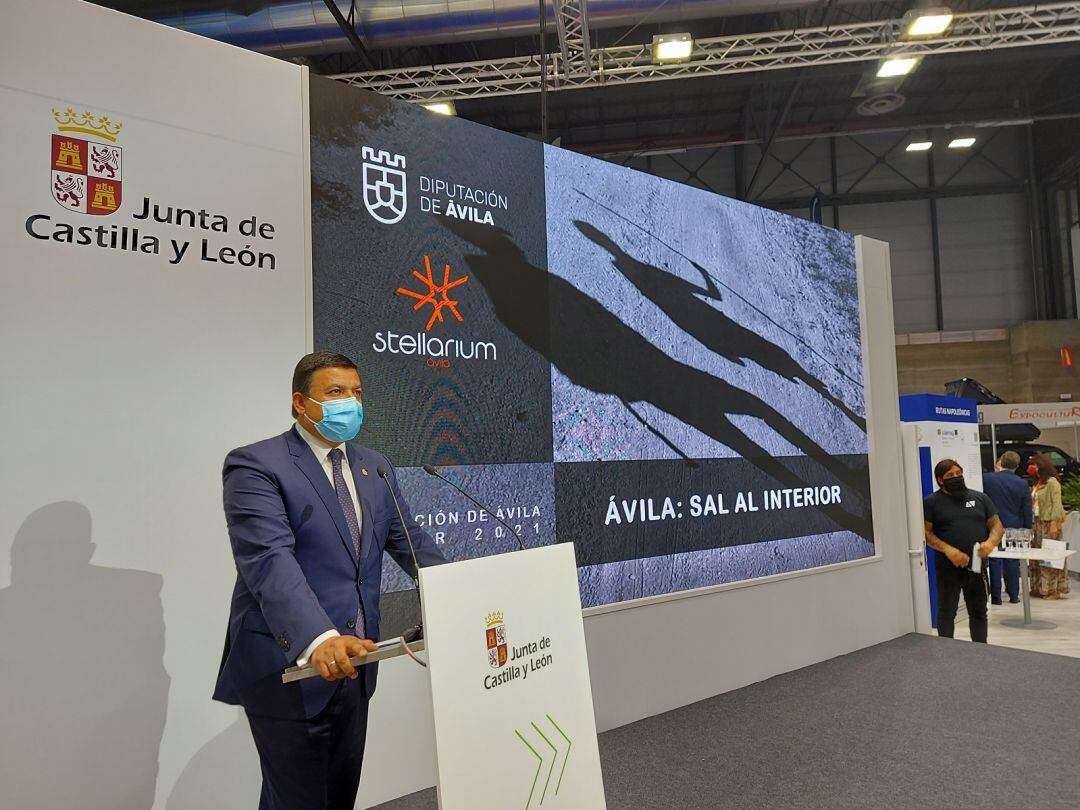 El presidente de la Diputación Provincial, Carlos García, en la presentación de la oferta turística de Ávila en FITUR 