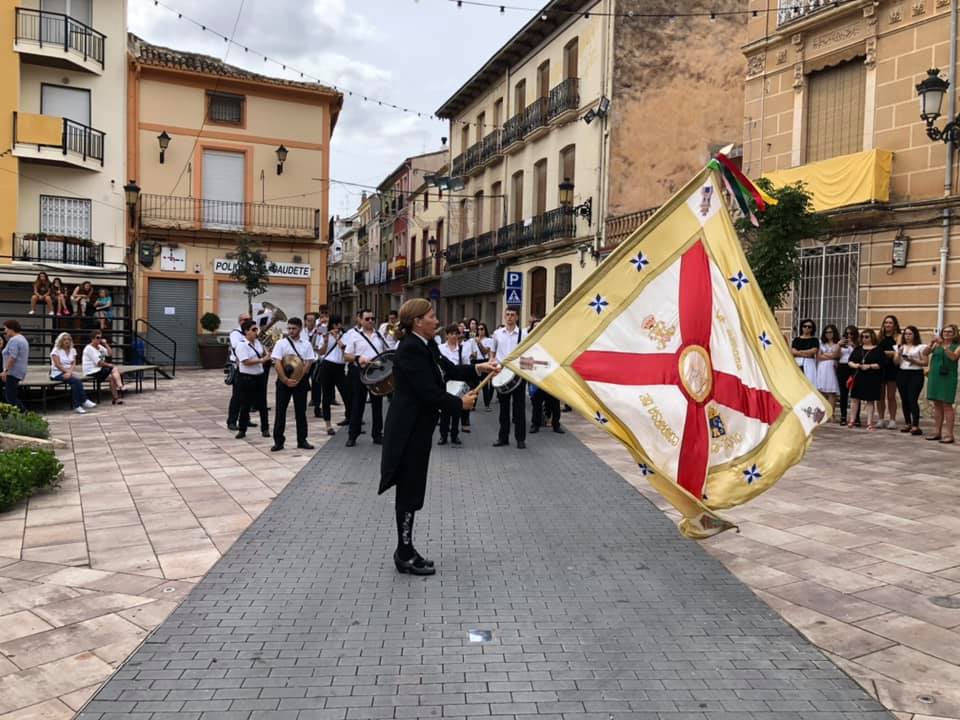 Ruedo de banderas para La Antigua