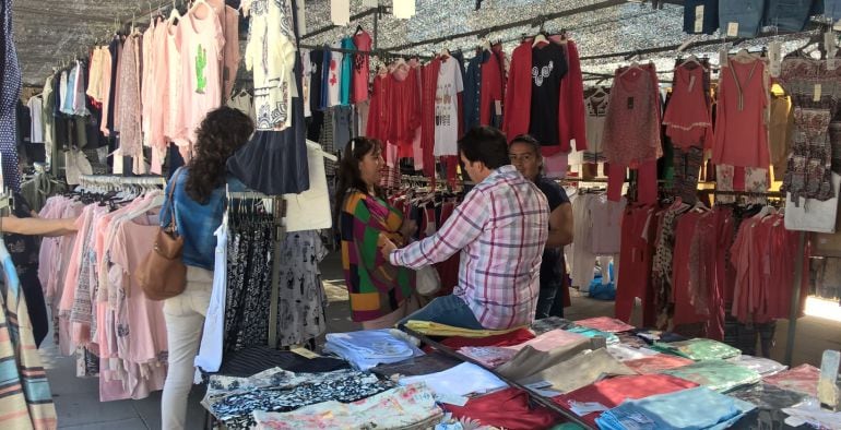 Se cumple año y medio del traslado del mercadillo a la Plaza del Ayuntamiento