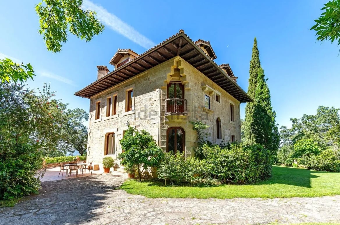 Esta casa que está a la venta en Arenas de San Pedro es una de las más caras de Castilla y León