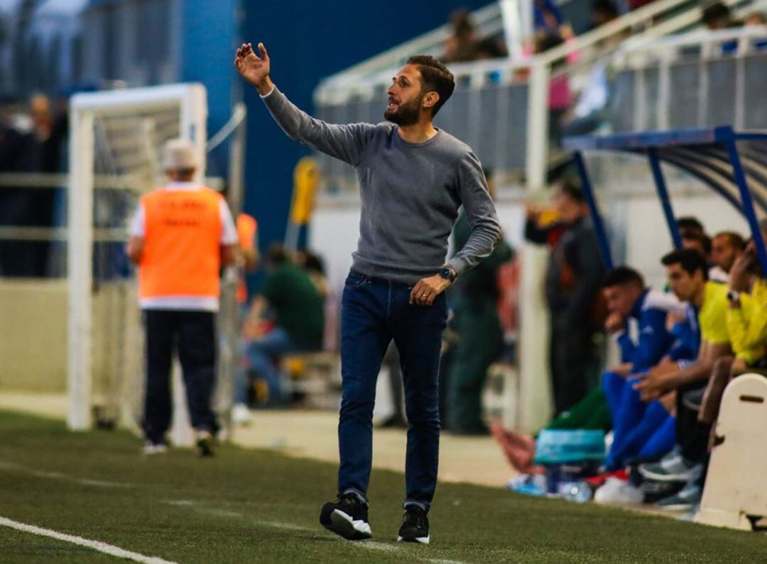 El entrenador del Hércules en el Municipal de Ejea