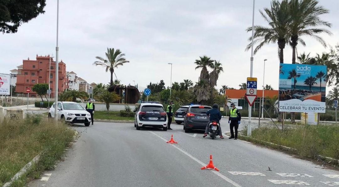 La Policia Local de Motril intensifica los controles en Playa Granada