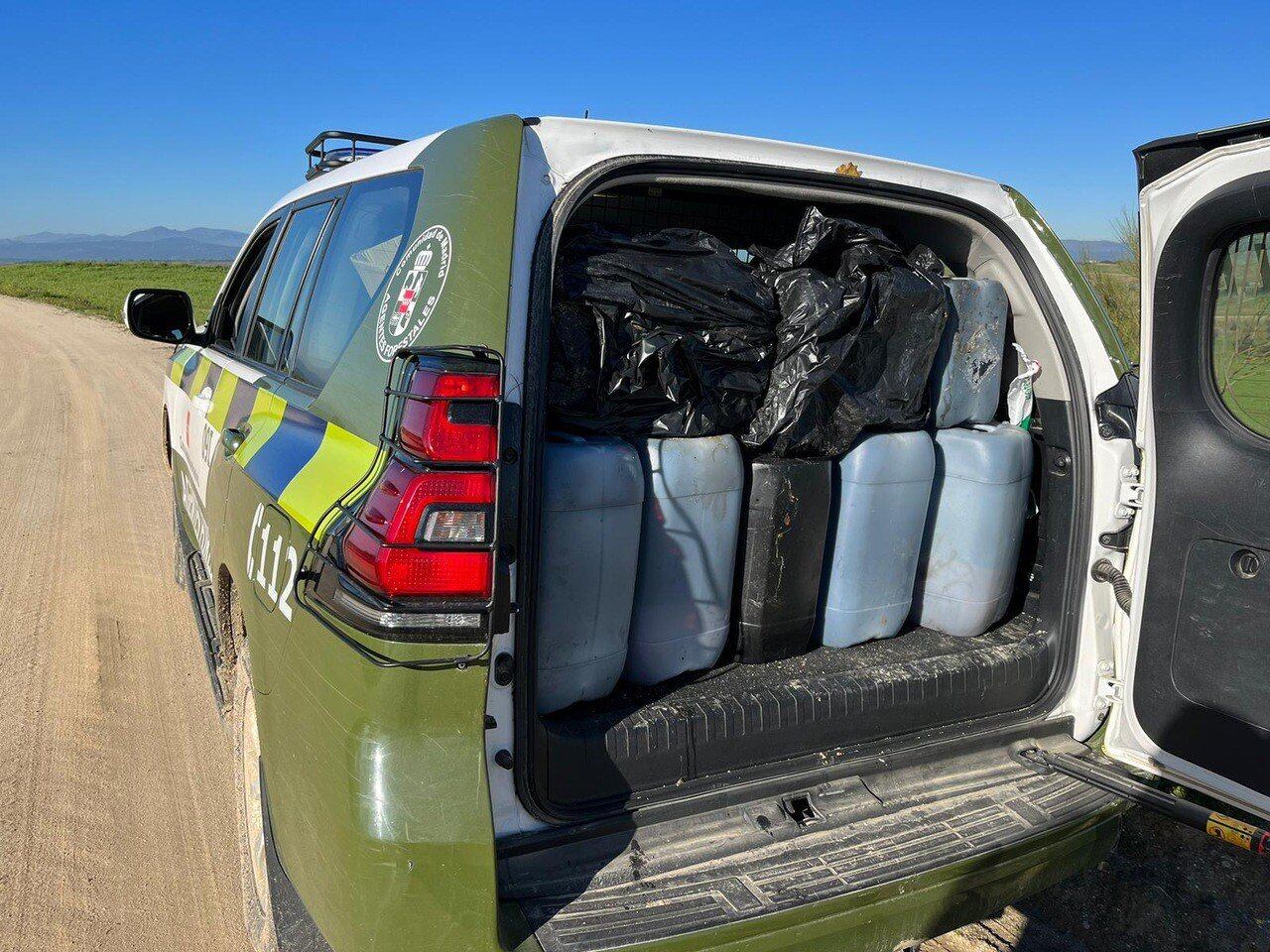 18/12/2023 Localizan 150 litros de aceite de motor abandonados en un camino entre Villaviciosa y Navalcarnero.

Agentes Forestales de la Comunidad de Madrid han localizado más de 150 litros de aceite de motor abandonados en una vía pecuaria ubicada entre los términos municipales de Villaviosa de Odón y Navalcarnero.

POLITICA 
EMERGENCIAS 112 COMUNIDAD DE MADRID
