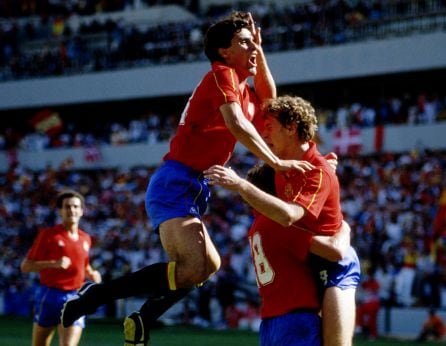 Los jugadores de España celebran un gol ante Dinamarca en el Mundial de México de 1986.