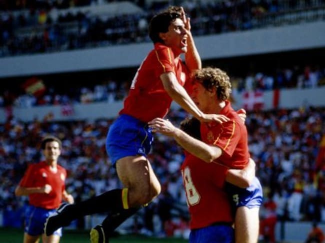 Los jugadores de España celebran un gol ante Dinamarca en el Mundial de México de 1986.