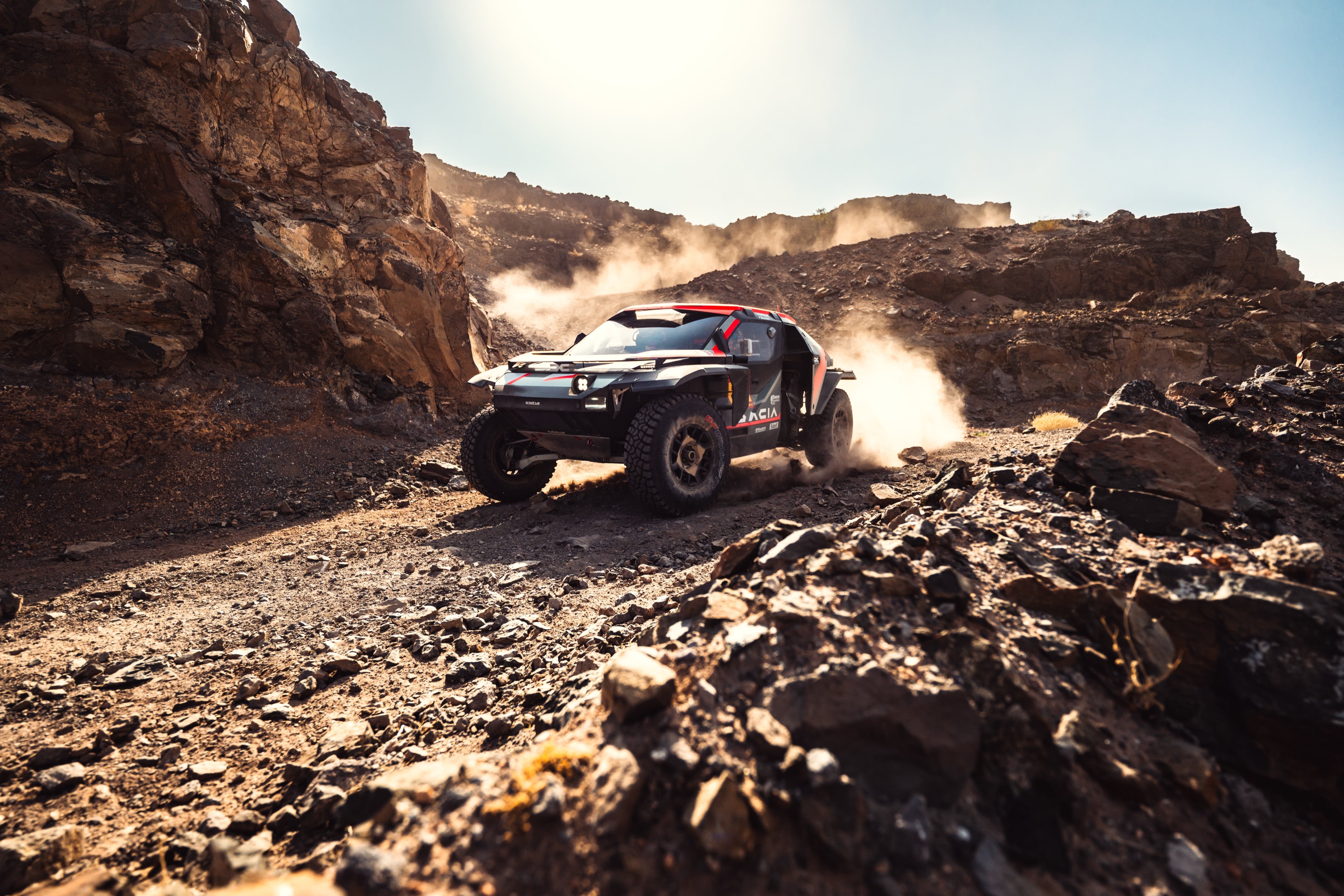 La piloto burgalesa Cristina Gutiérrez en su Dacia Sandrider en el rally Dakar | Fuente: Dacia Sandriders