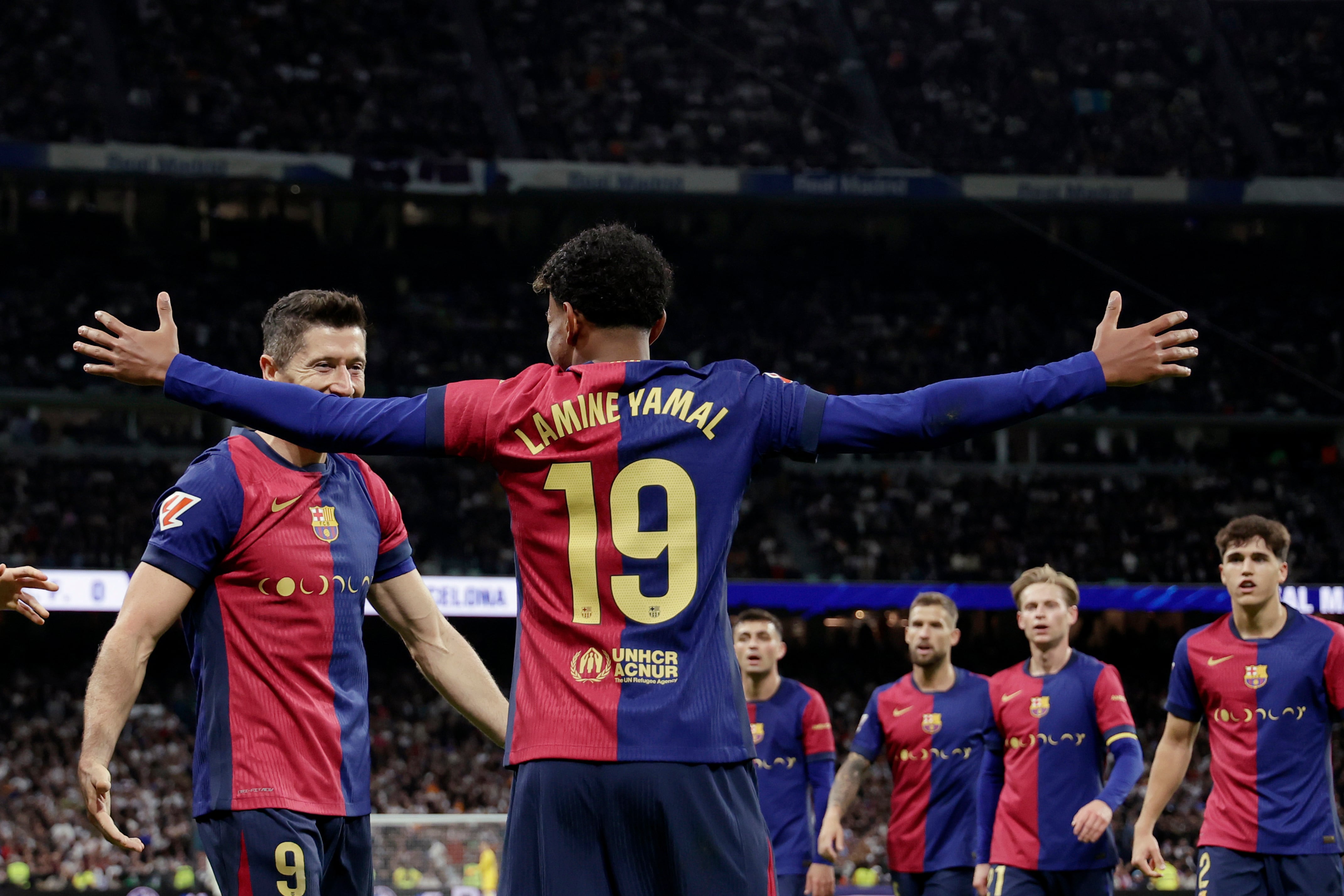 El Barça entona por todo lo alto el 'Viva la Vida' en el Bernabéu tras golear al Real Madrid en la semana dorada de Flick