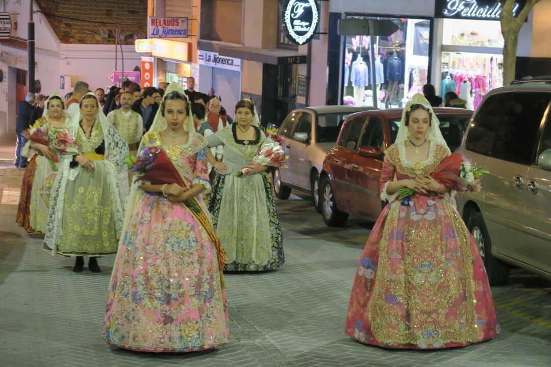 Ofrenda falleras del Calp Vell. Imagen de archivo.