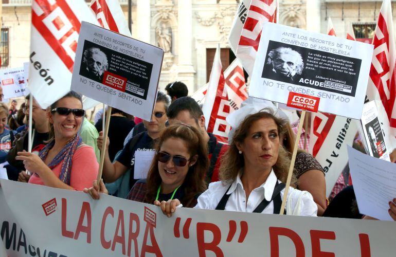 Unos cincuenta trabajadores del sector de la hostelería se concentraban en Valladolid para desbloquear la negociación de su convenio