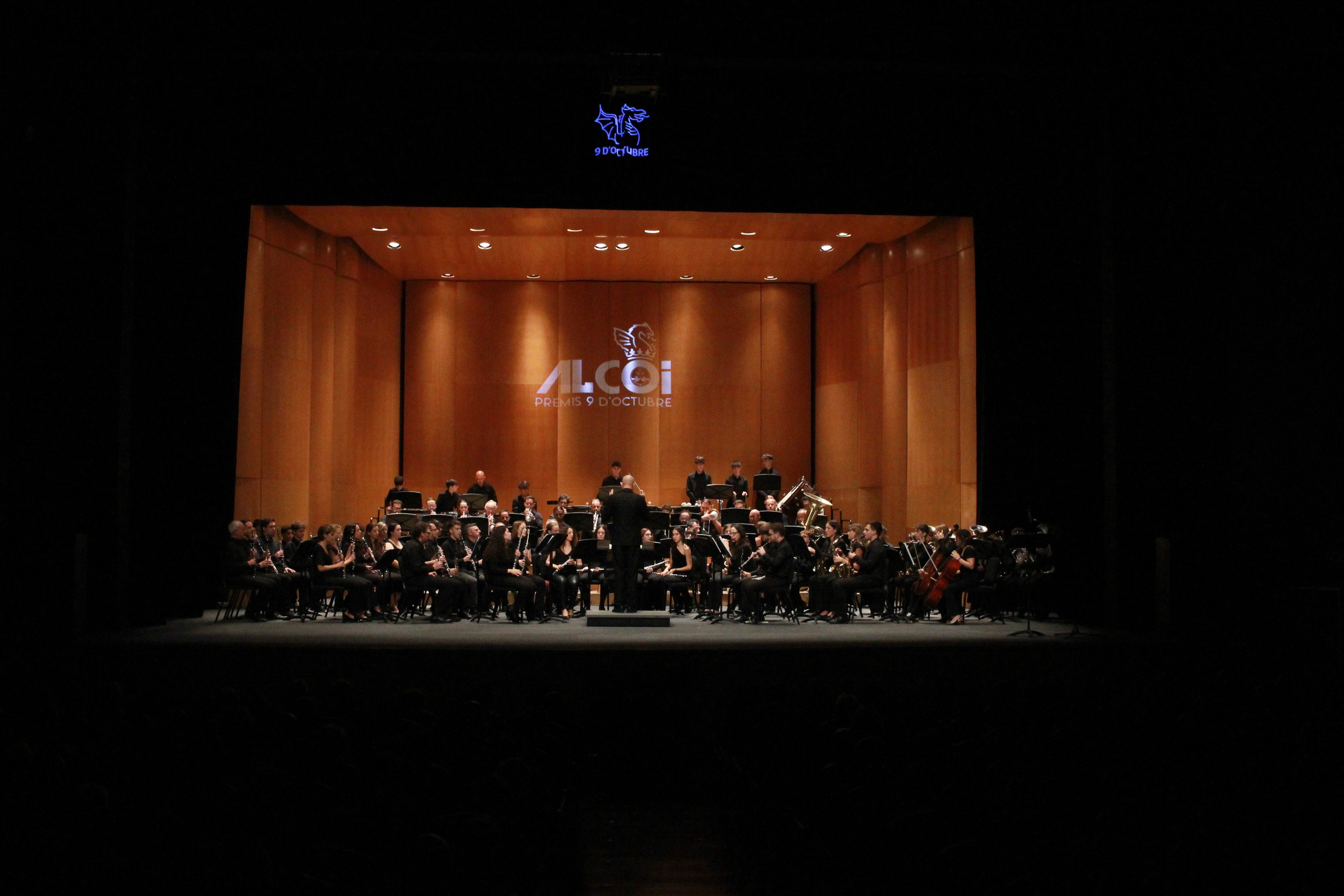 La Unió Musical d&#039;Alcoi, dirigida per Rafael Garrigós, ha interpretat dos obres durant la gala.