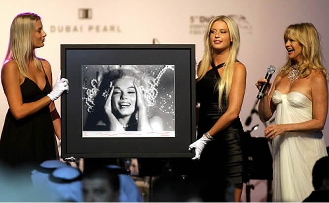 La mayor colección de fotografías de Marilyn Monroe en el mercado, junto con otras de famosos artistas y modelos han sido vendidas por la casa Christie&#039;&#039;s en Nueva York