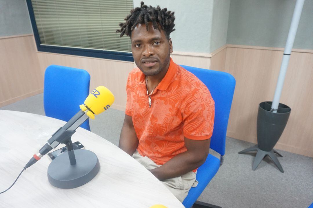 El cantante ha pasado por los micrófonos de La Ventana del Vinalopó