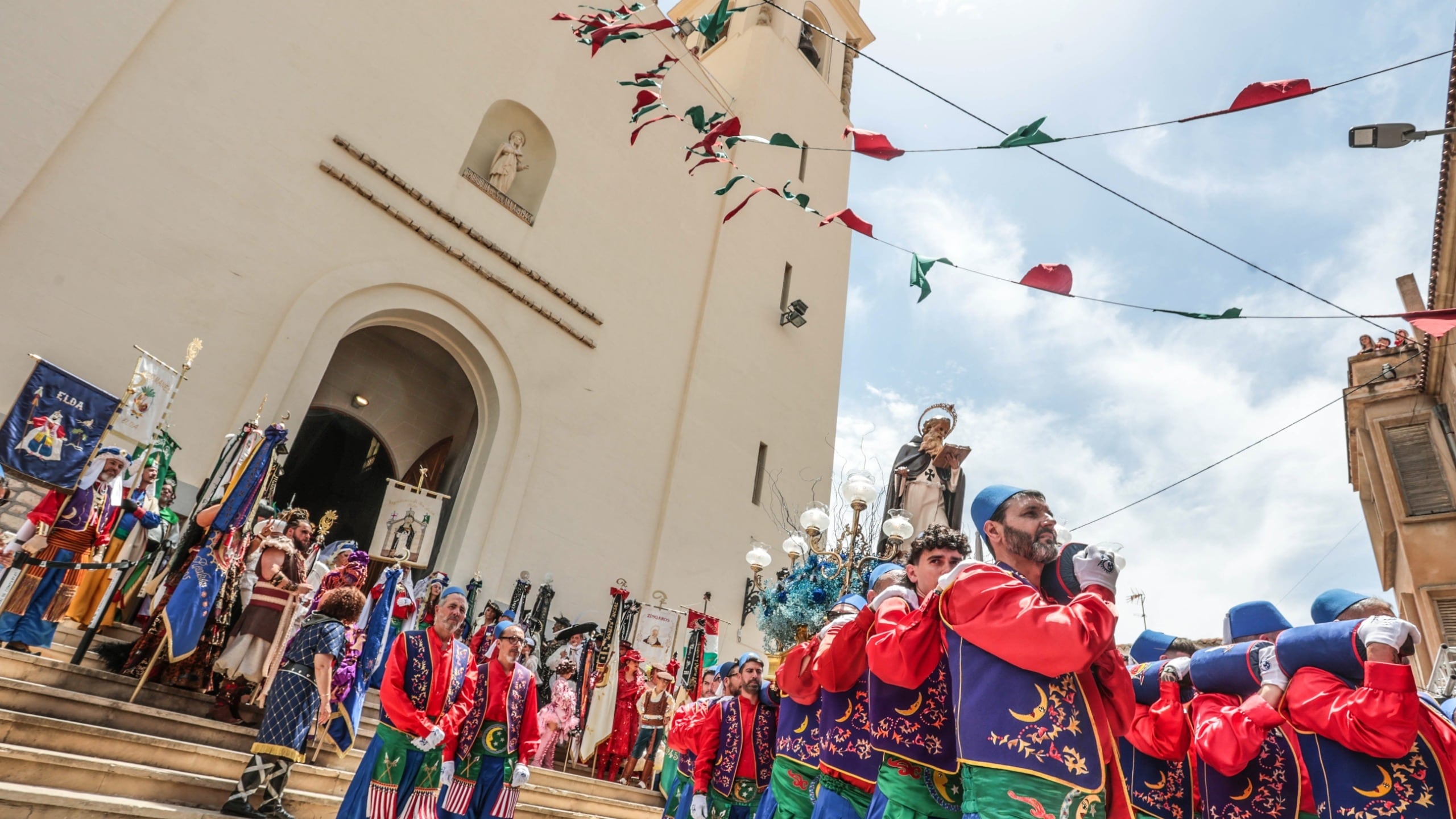 San Antón a las puertas de la Iglesia de Santa Ana de Elda