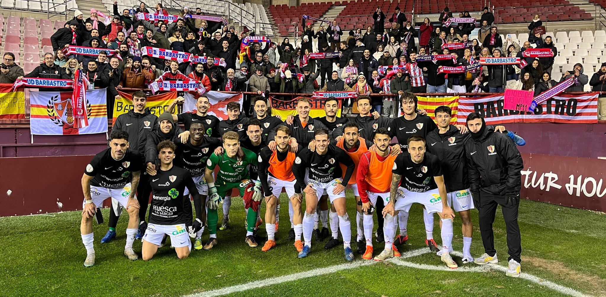 El Barbastro celebra con su afición el punto conseguido en Logroño