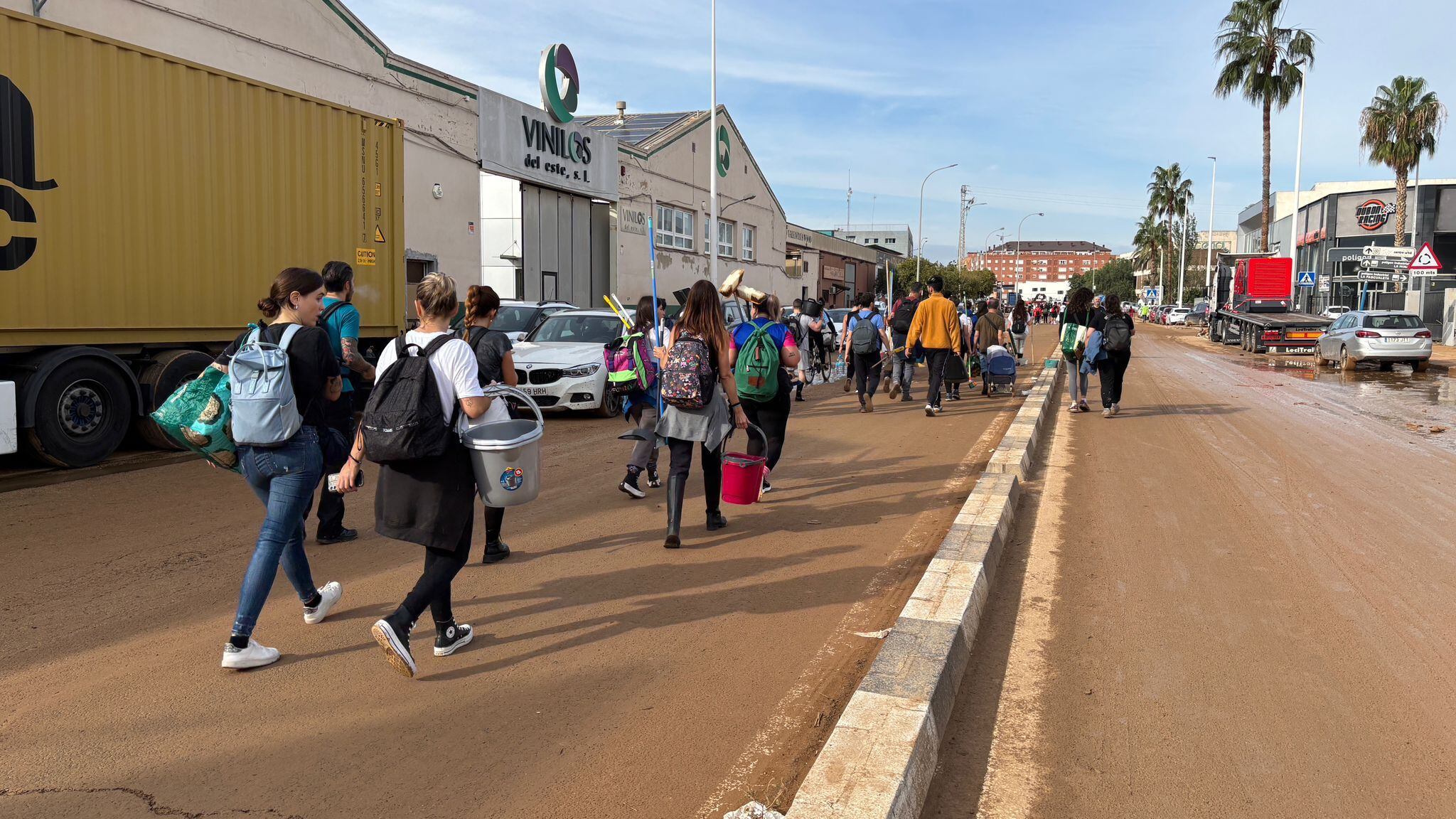 Ola solidaria en Valencia con los afectados