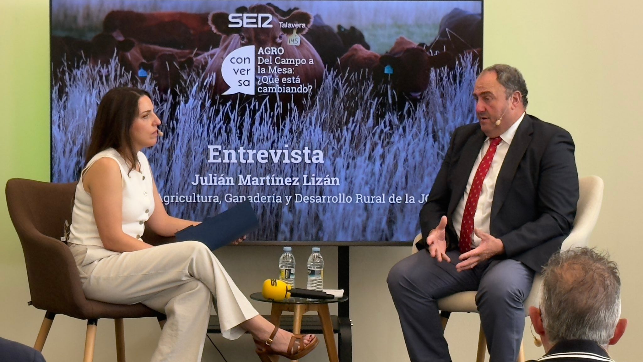 Entrevista a Julián Martínez Lizán, consejero de Agricultura, Ganadería y Desarrollo Rural, en el Conversa Agro