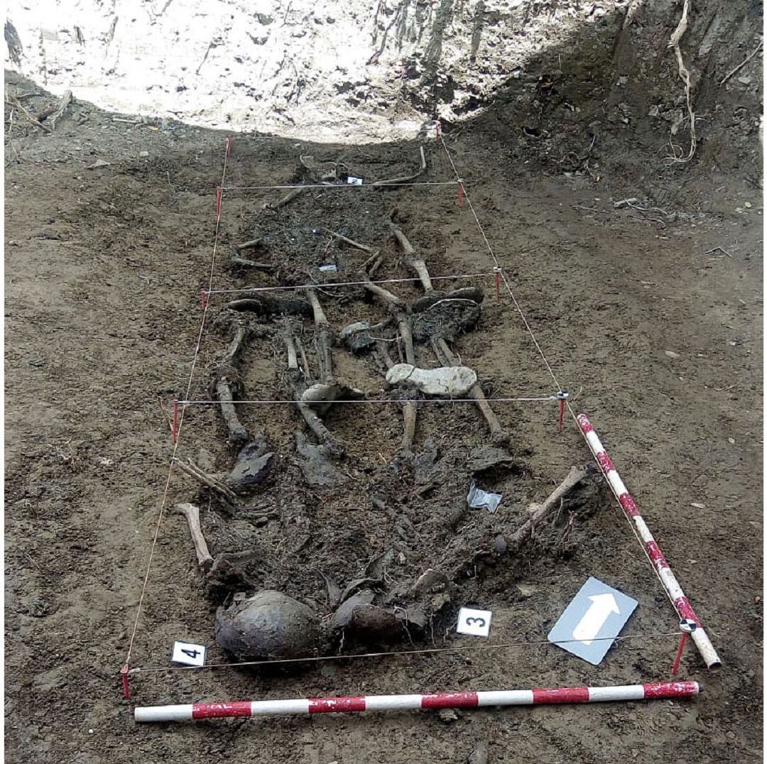 Imagen de la exhumación en Larrasoaña