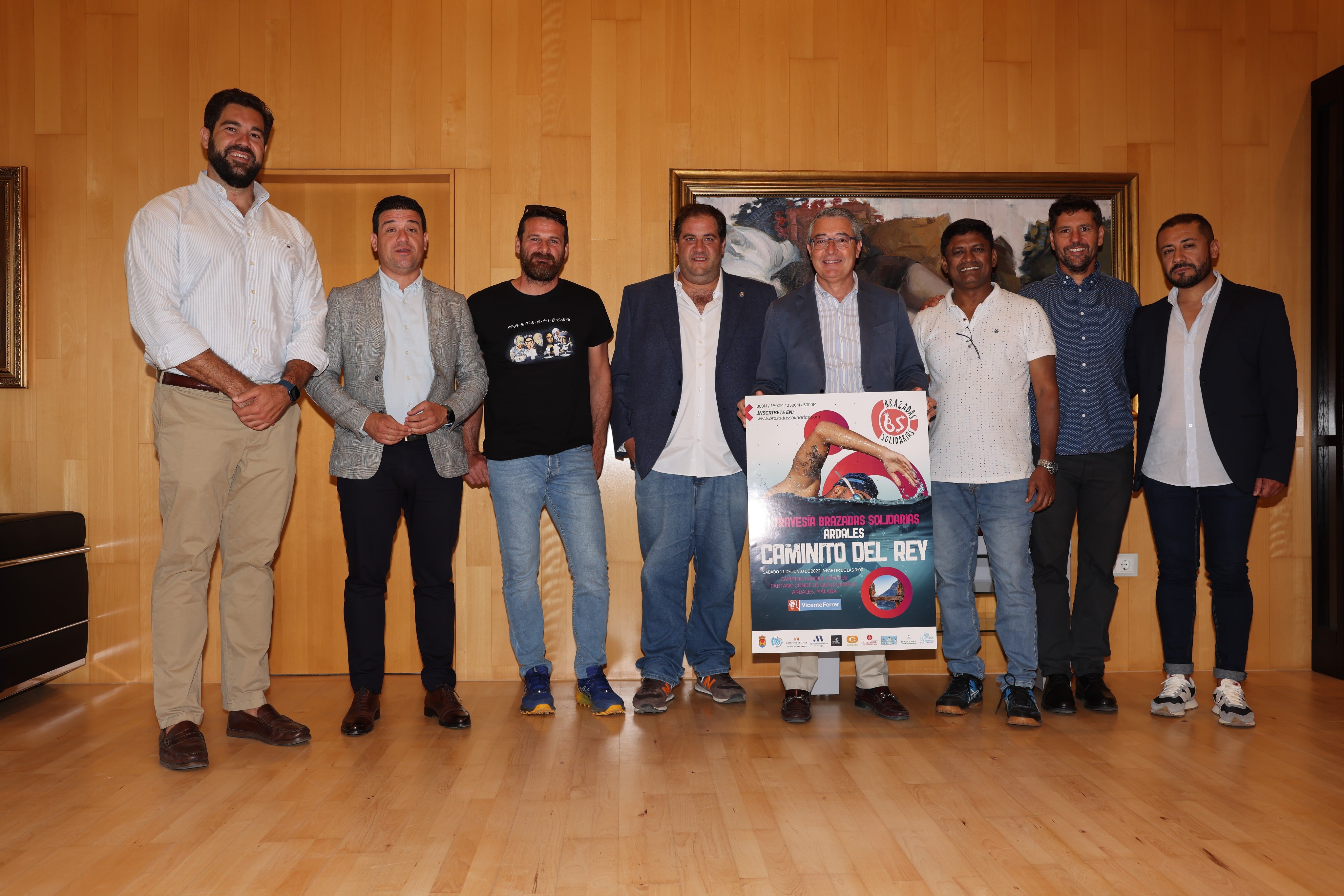 Imagen de los protagonistas de la presentación de las Brazadas Solidarias