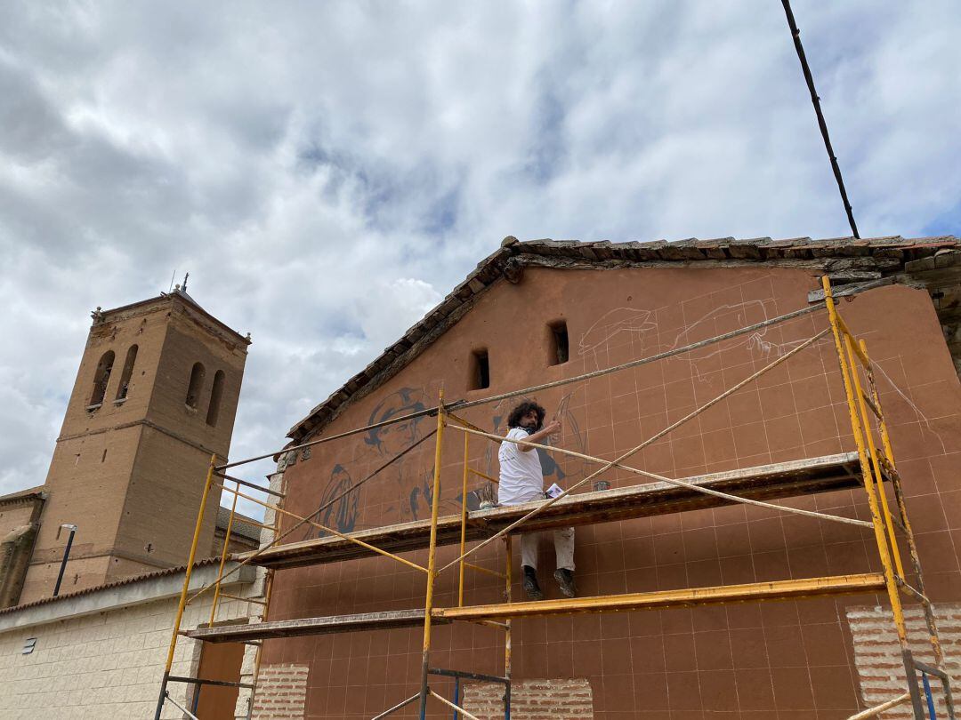 El artista Carlos Adeva compartirá la realización de un mural en La Seca con vecinos y visitantes