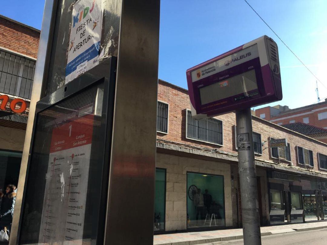 Pantalla de autobús de la calle Colón de Palencia que no funciona