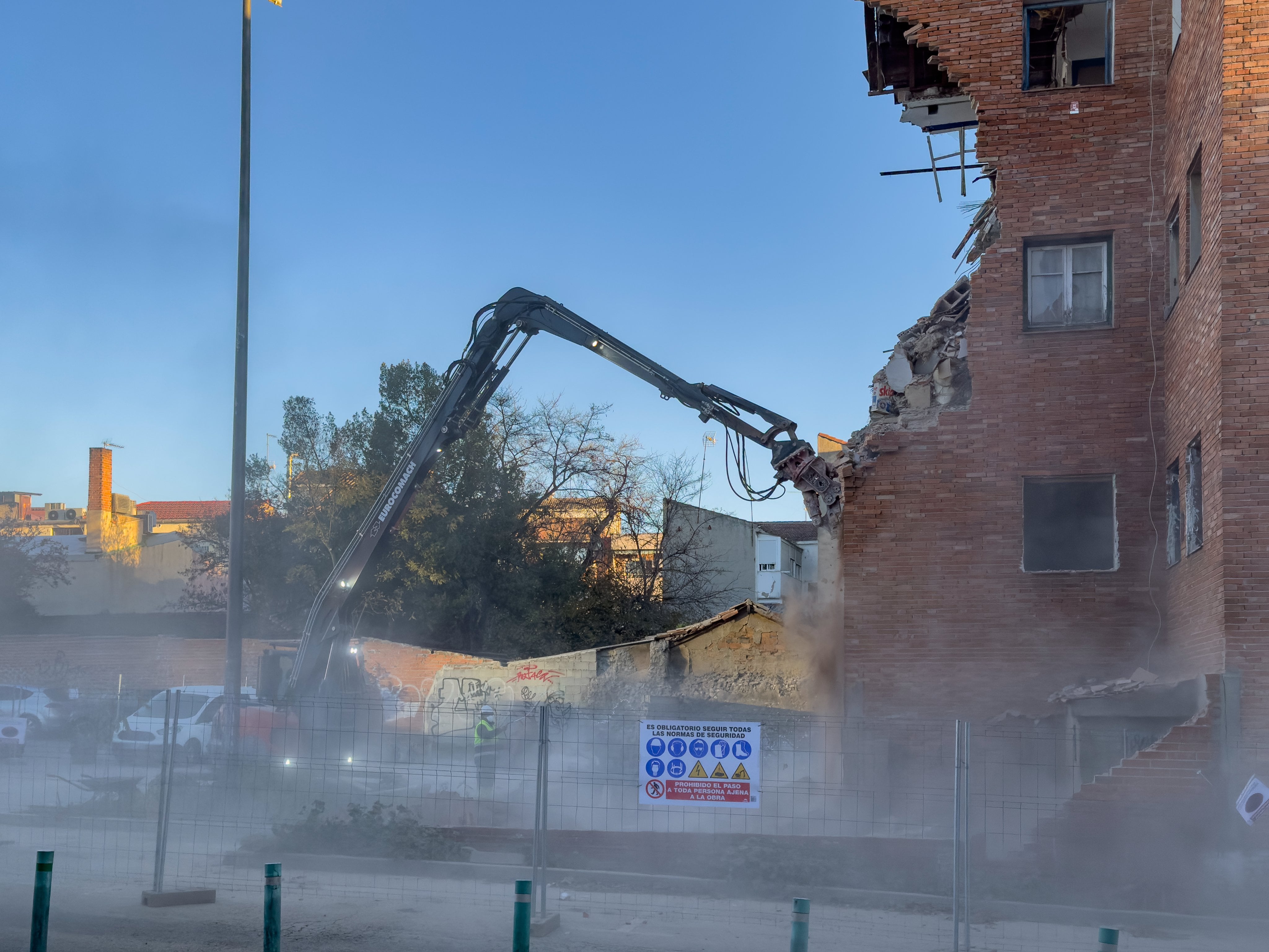 Derribo de edificios antiguos en el centro de Getafe que permitirá el inicio de reforma de esta zona de la ciudad.