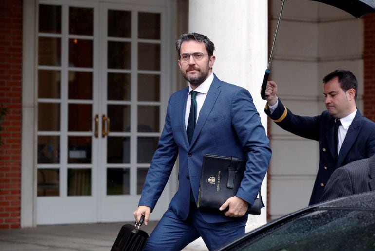 El ministro de Cultura y Deporte, Màxim Huertas, a su llegada al Palacio de la Moncloa para asistir al primer Consejo de Ministros presidido por el presidente de Gobierno, Pedro Sánchez