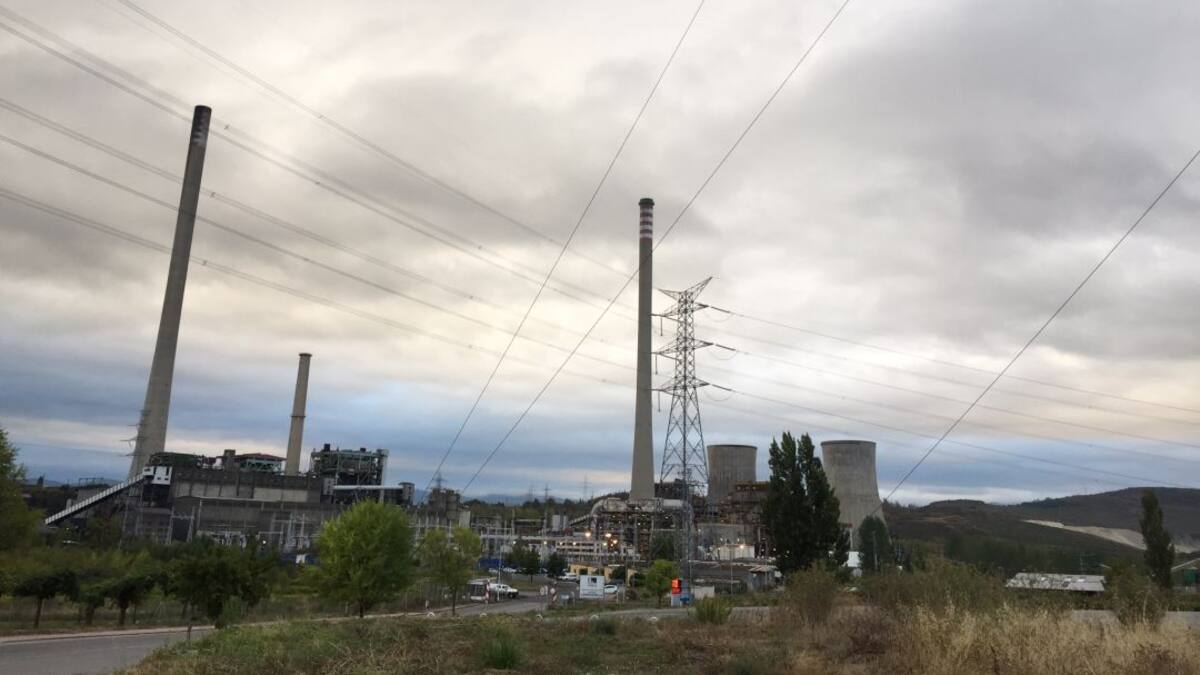 Bogas anuncia proyectos de reciclaje de palas eólicas y de baterías para Compostilla