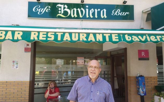 Domingo Miñarro tras atender los micrófonos de la Cadena SER