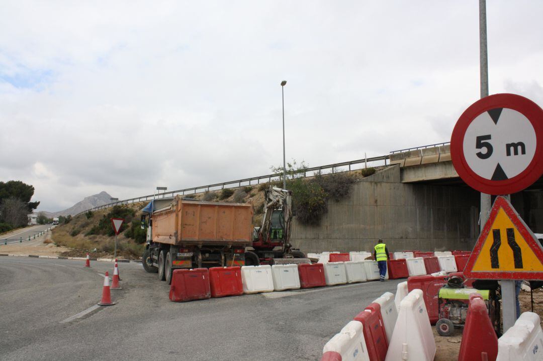 Obras en el cruce de La Monfortina