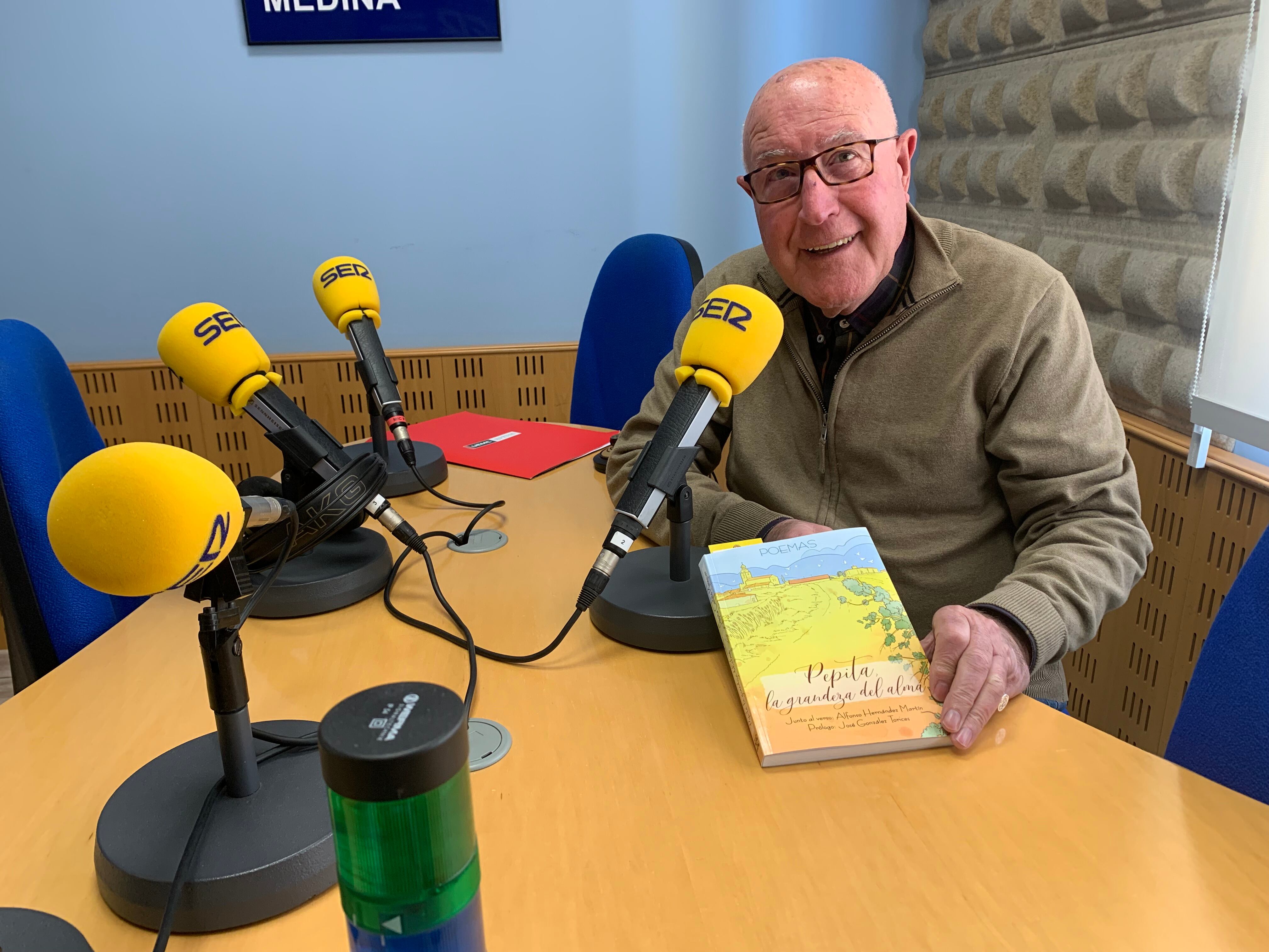 Alfonso Hernández anuncia la presentación, a título póstumo, del libro de poemas de su esposa