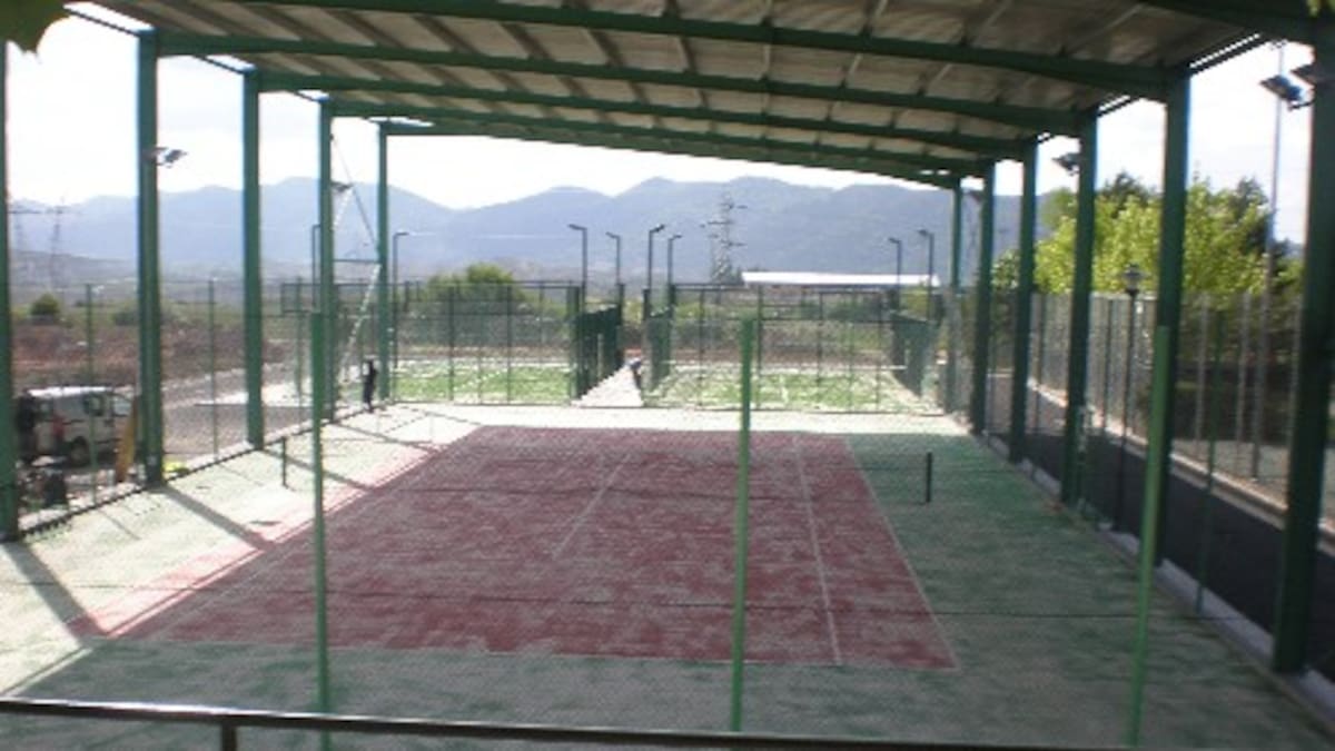Zona Deportiva la Corona - Tenis a Sabiñánigo