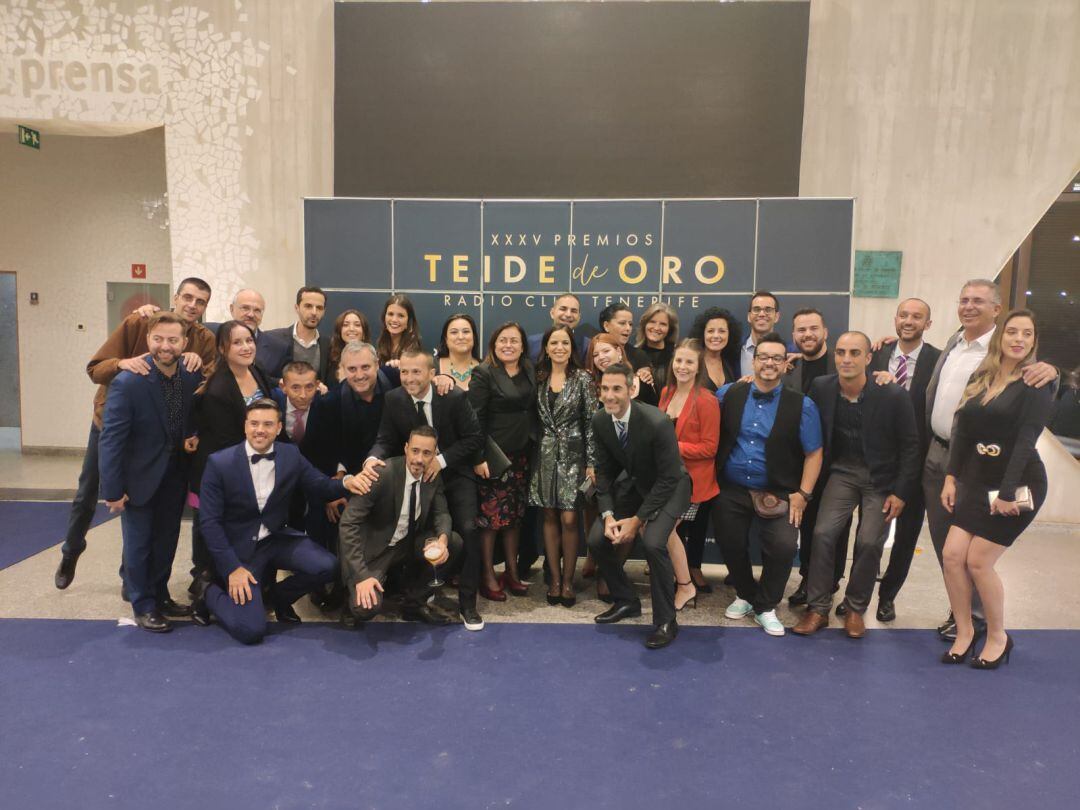 El personal de Radio Club Tenerife tras la gala. 