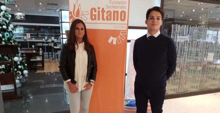 Estos dos jóvenes gitanos fueron contratados por El Corte Inglés tras el programa &#039;Aprender trabajando&#039;