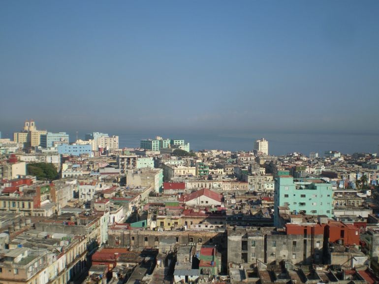 Las vistas de La Habana desde el Piso 20 de Alberto, cuentapropista cubano