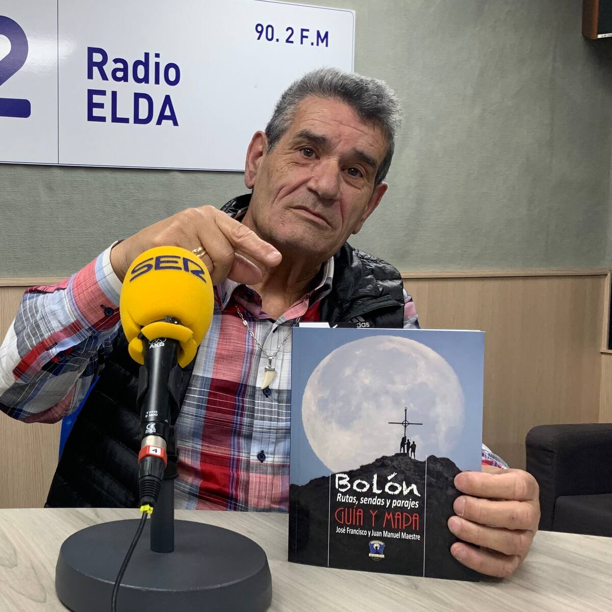 Juan Manuel Maestre, coautor de Bolón. Rutas, sendas y parajes: "La recaudación debe ir destinada a actuaciones en el área del `montesico´ de Elda"